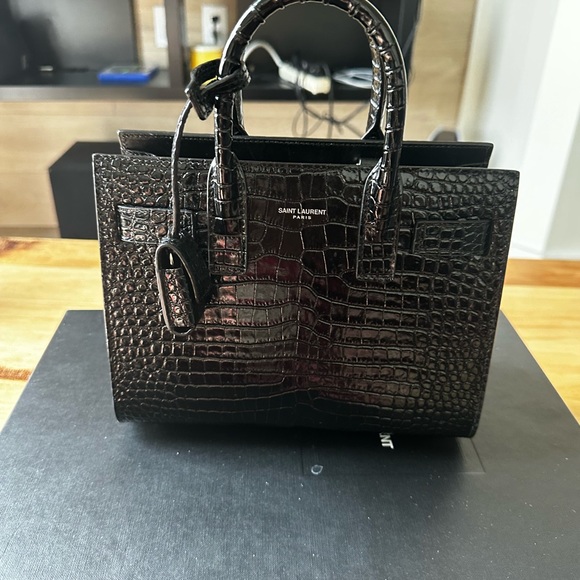 SAC DE JOUR NANO IN CROCODILE-EMBOSSED GLOSS LEATHER - Picture 6 of 9